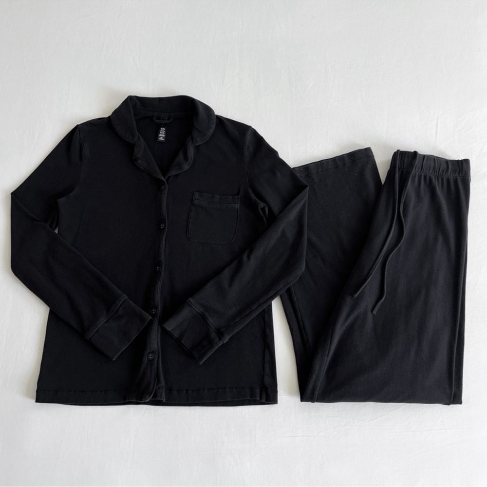 Skims Soft Lounge Sleep Set |
Onyx (Black) | XS Top / S Bottom |
Used Condition